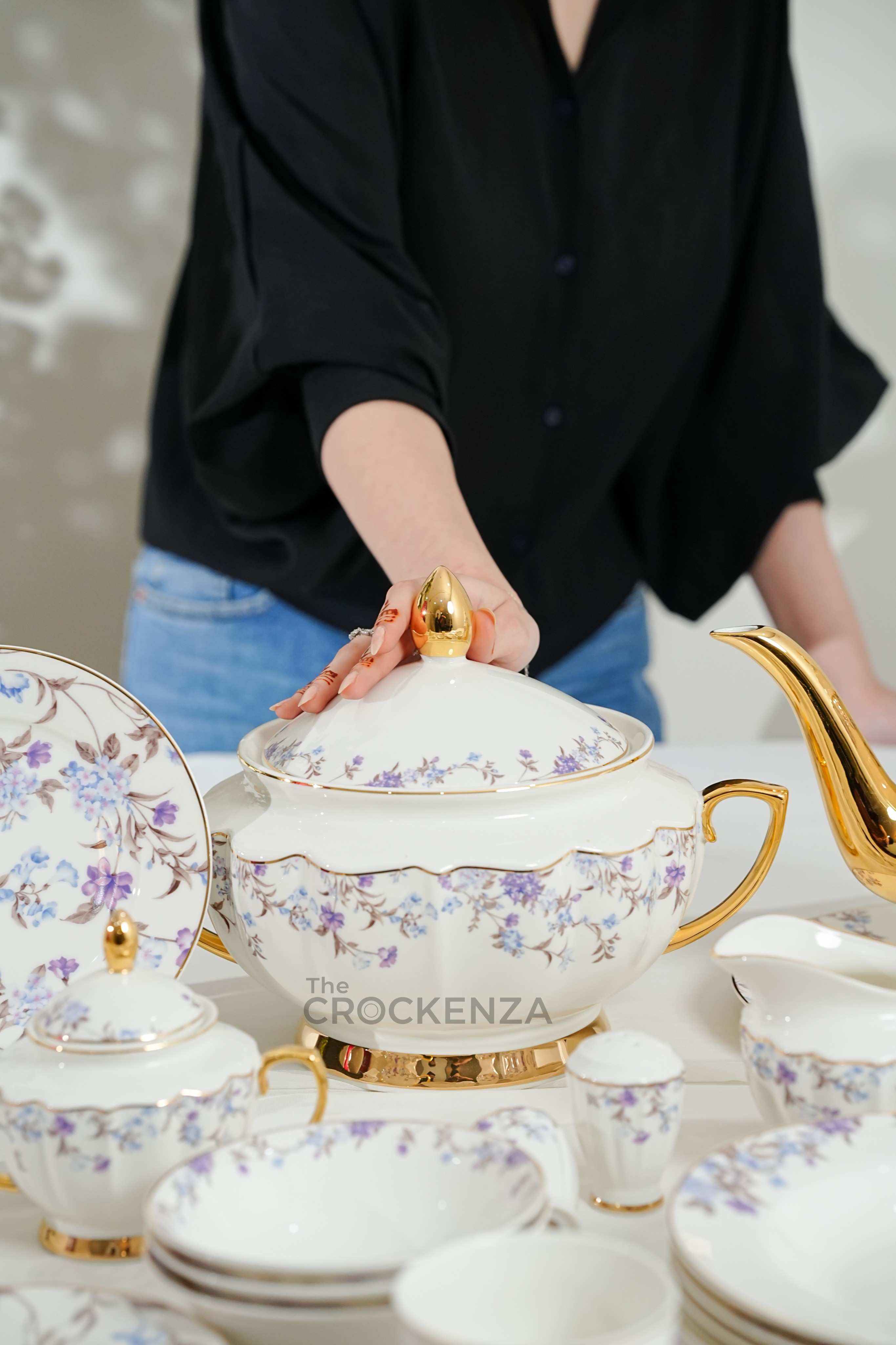 Johnson Bros Inspired Royal Floral Bone China Luxury Dinner Set | 65 & 89 Piece Gold-Gilded Collection