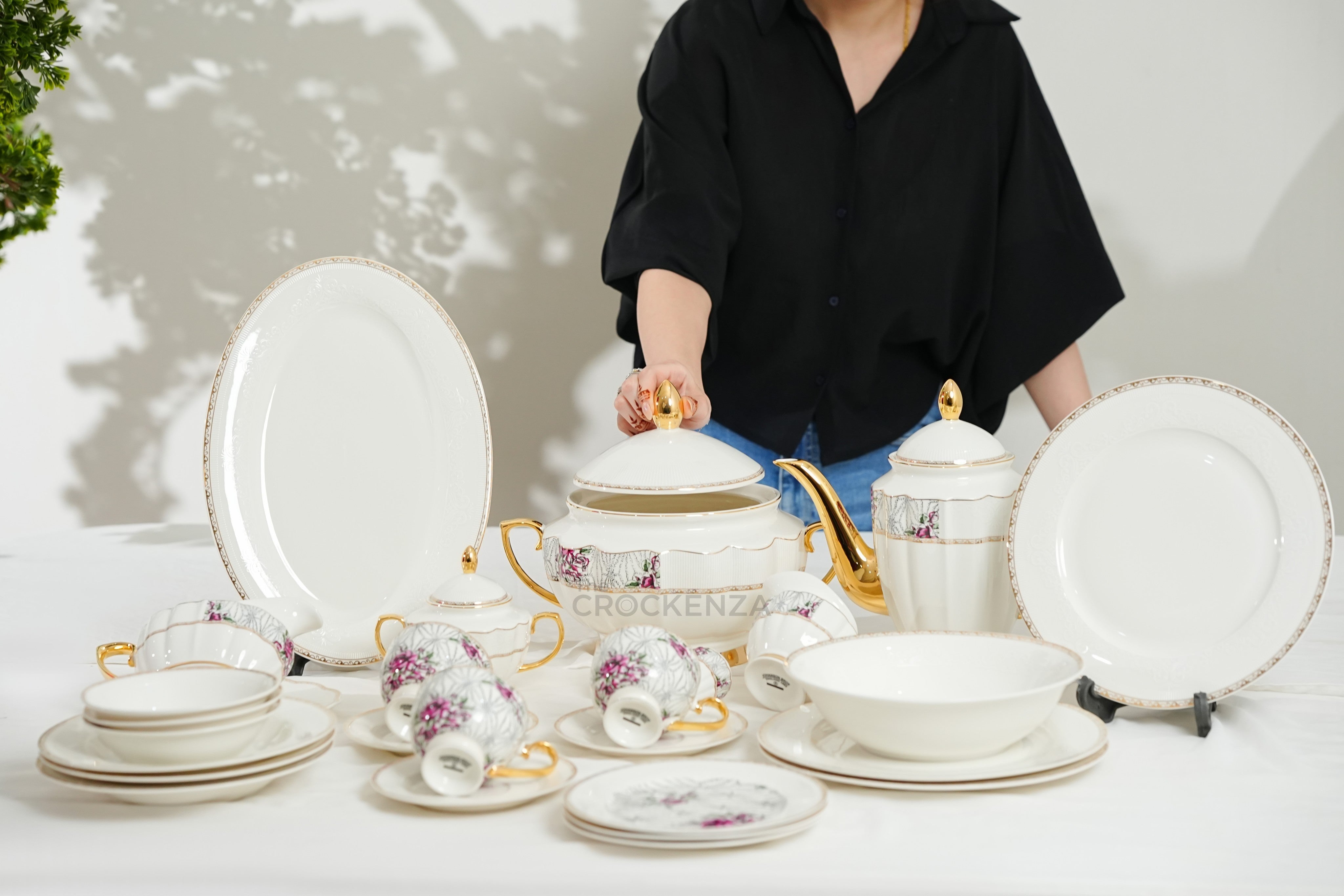 Johnson Bros Inspired Royal Floral Bone China Luxury Dinner Set | 65 & 89 Piece Gold-Gilded Collection