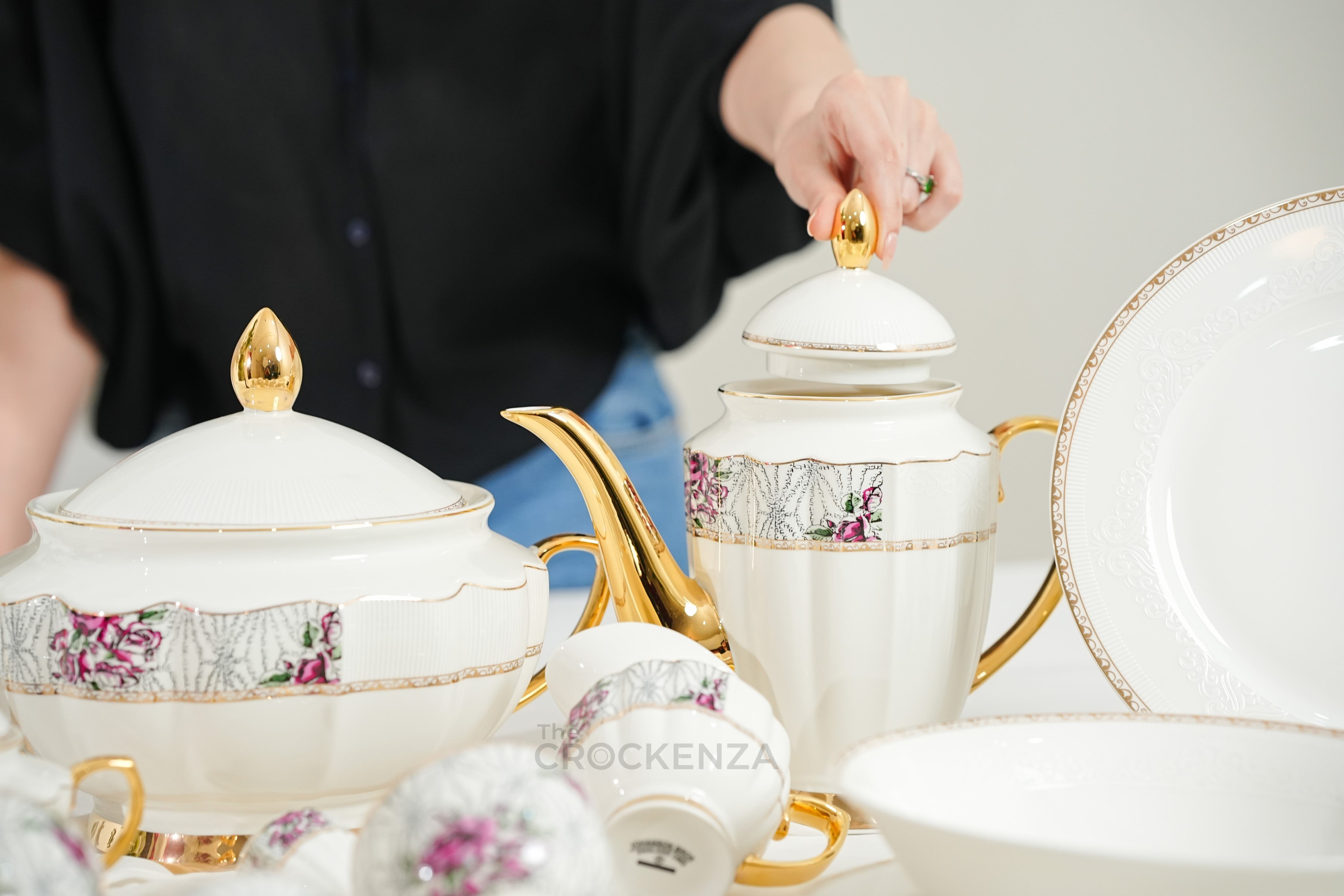 Johnson Bros Inspired Royal Floral Bone China Luxury Dinner Set | 65 & 89 Piece Gold-Gilded Collection