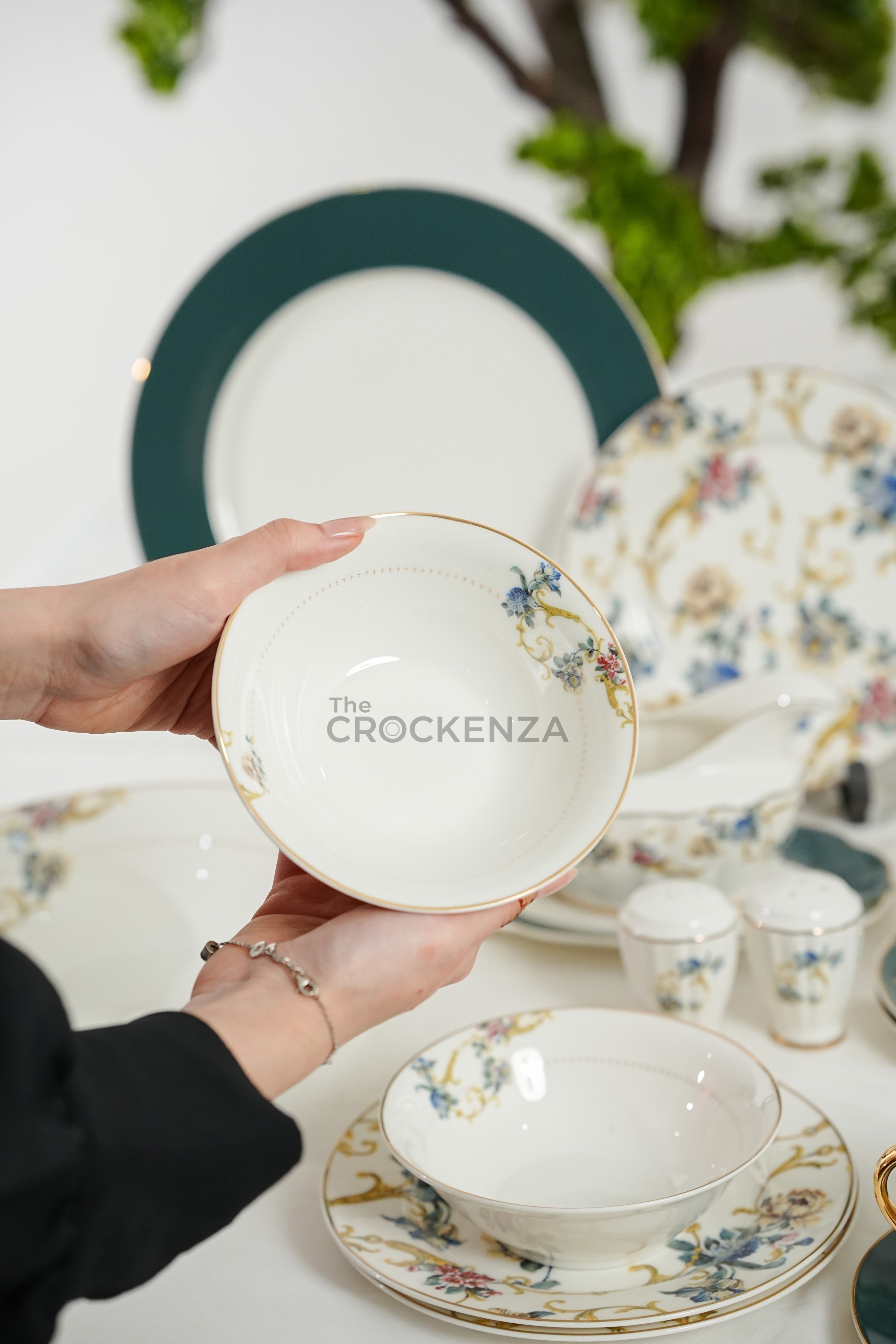 Johnson Bros Inspired Royal Floral Bone China Luxury Dinner Set | 65 & 89 Piece Gold-Gilded Collection