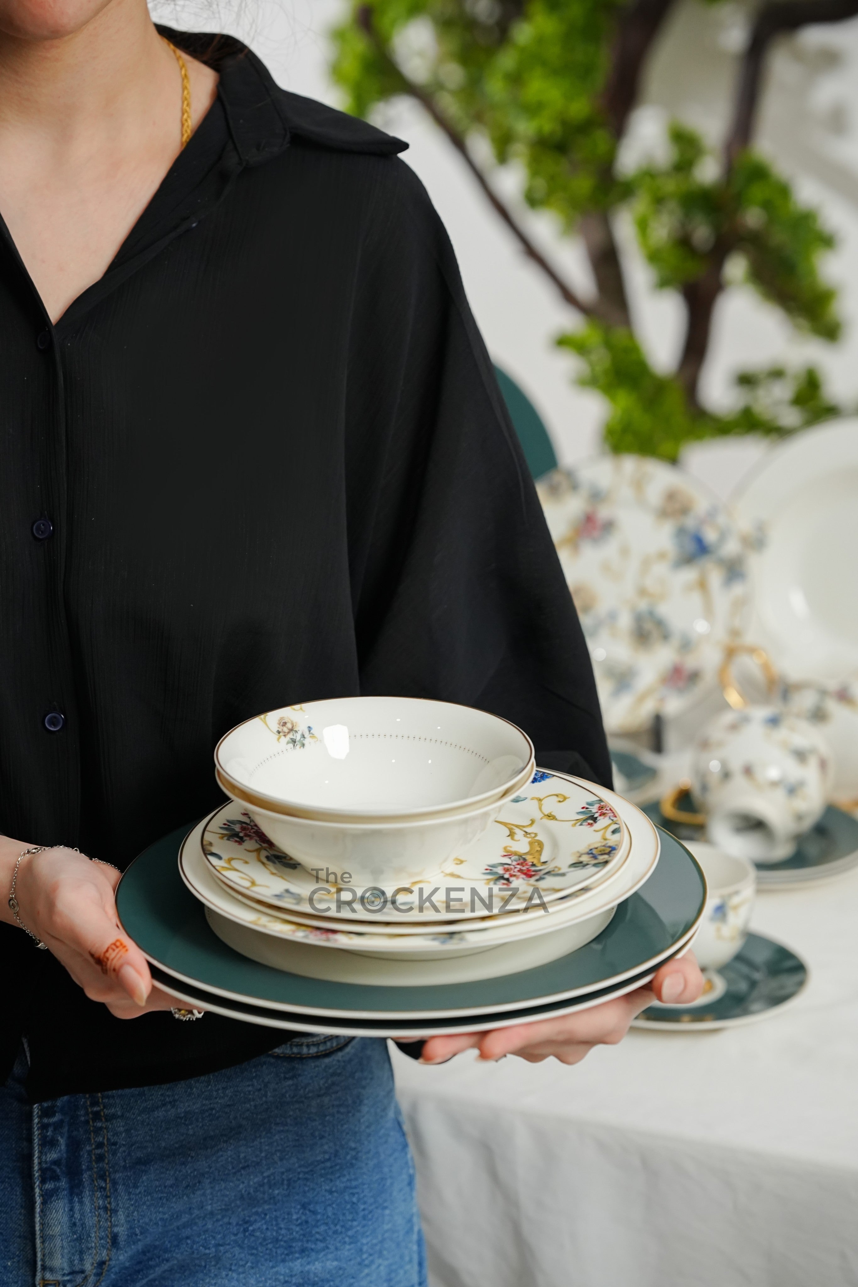 Johnson Bros Inspired Royal Floral Bone China Luxury Dinner Set | 65 & 89 Piece Gold-Gilded Collection