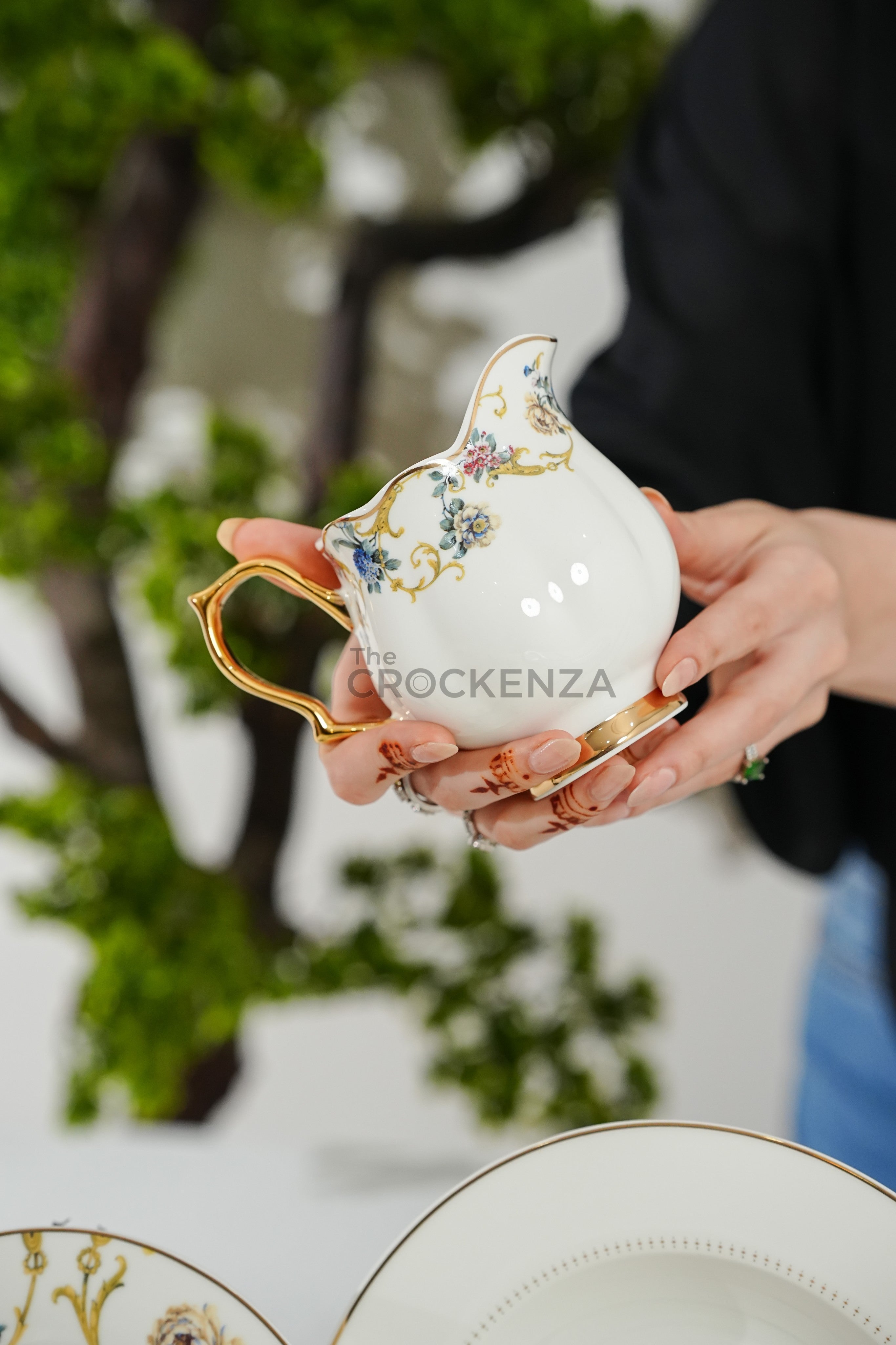 Johnson Bros Inspired Royal Floral Bone China Luxury Dinner Set | 65 & 89 Piece Gold-Gilded Collection