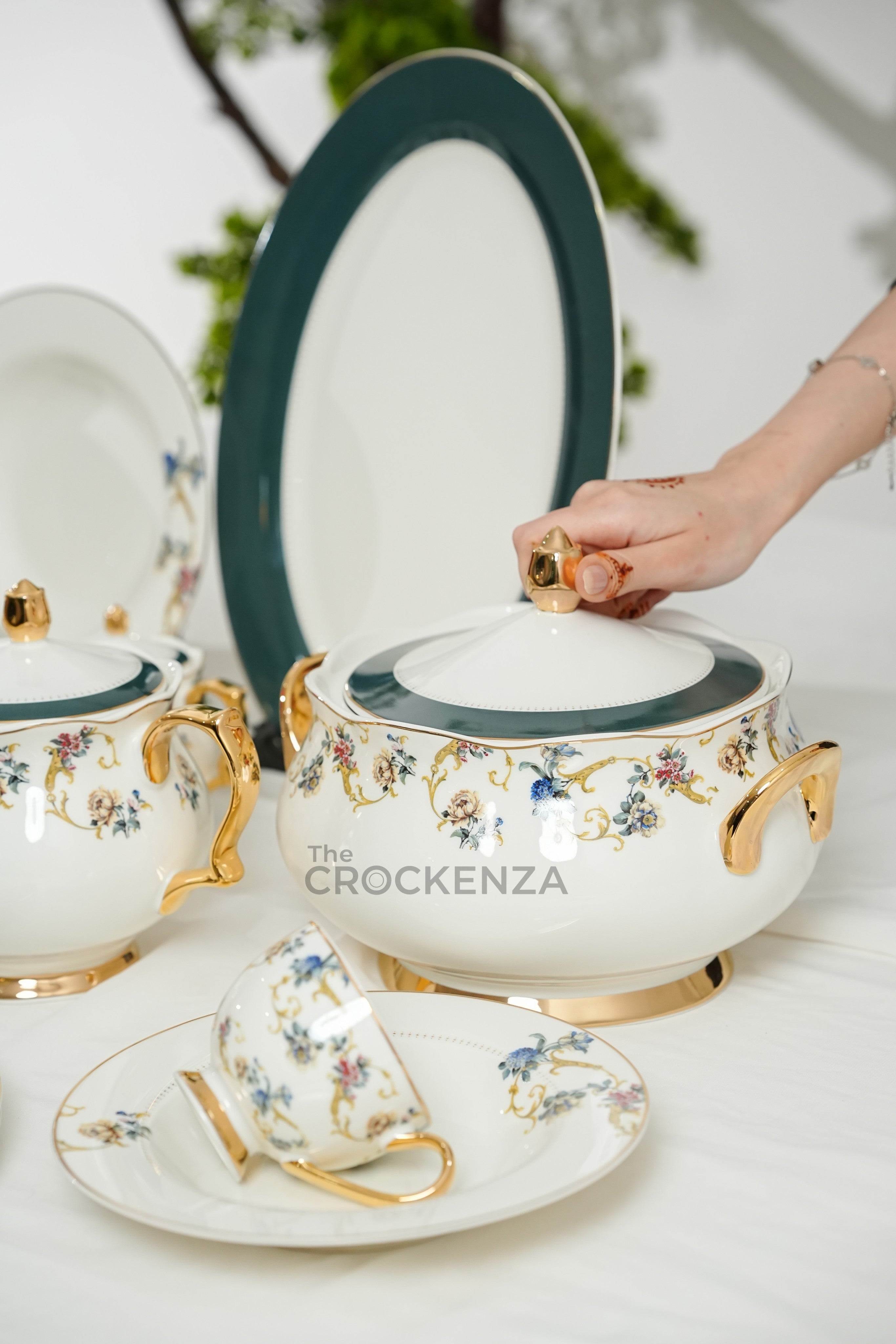 Johnson Bros Inspired Royal Floral Bone China Luxury Dinner Set | 65 & 89 Piece Gold-Gilded Collection