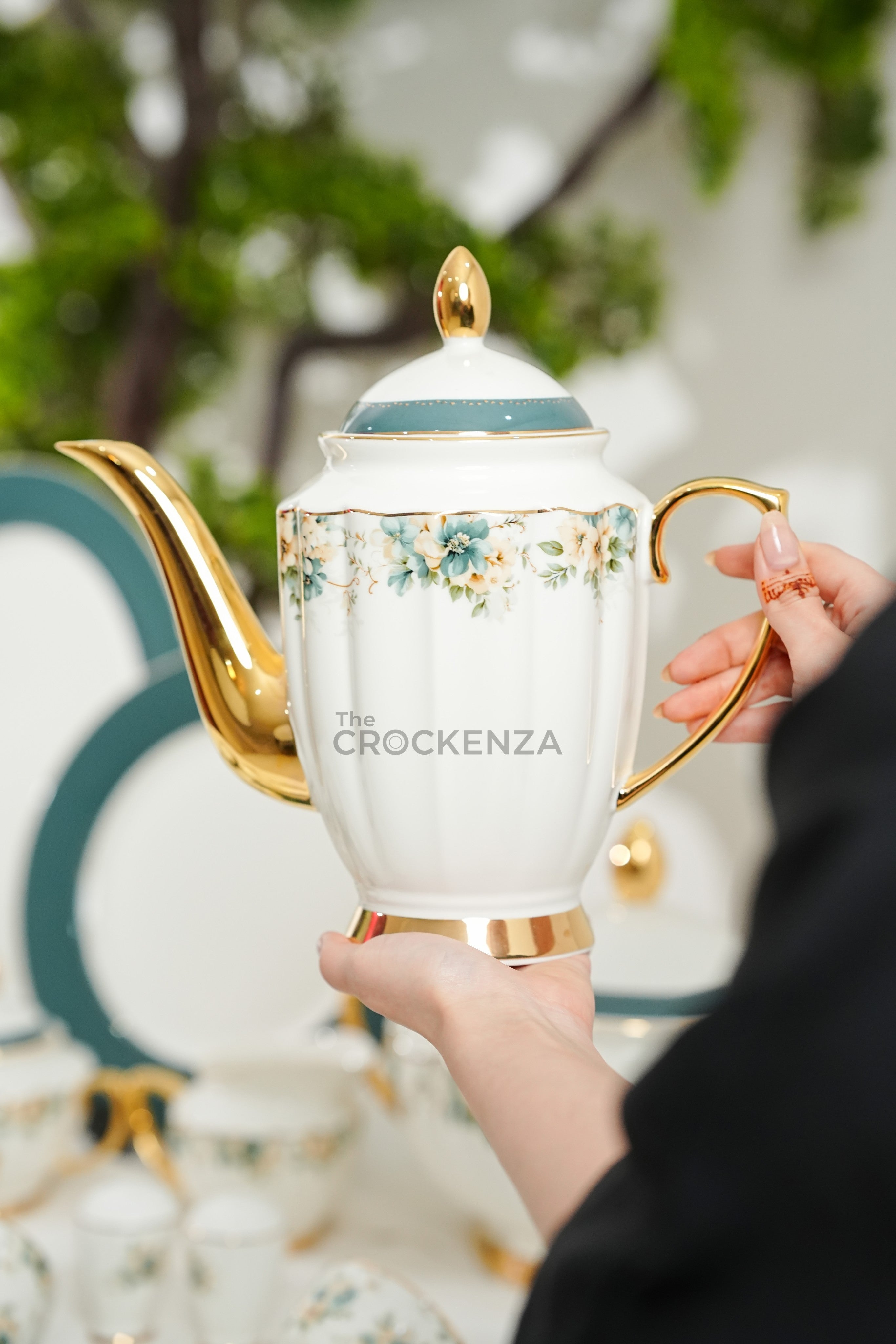 Johnson Bros Inspired Royal Floral Bone China Luxury Dinner Set | 65 & 89 Piece Gold-Gilded Collection