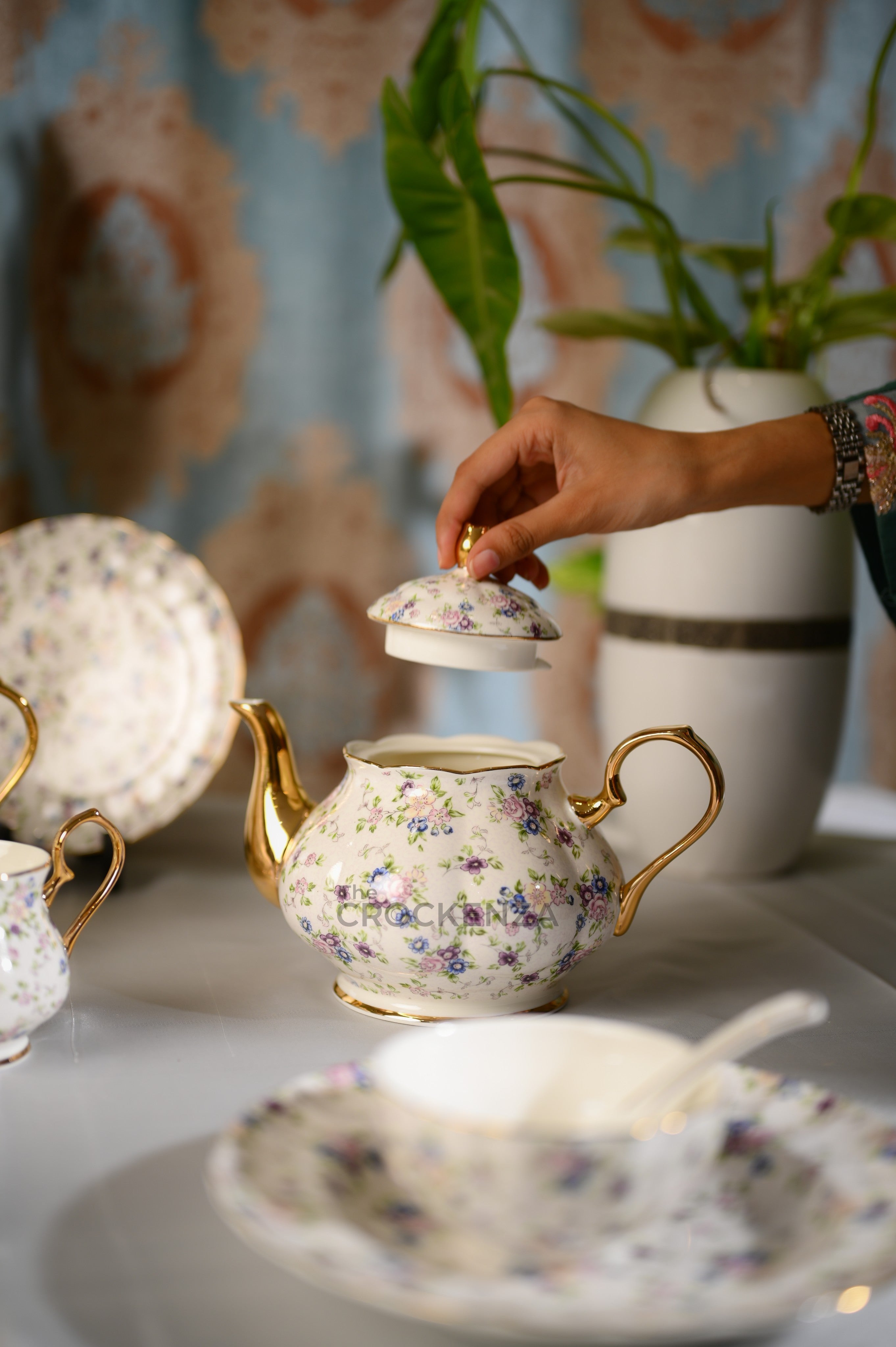 Imported Premium 75 Pcs Dinner Set for 8-persons Serving - Inspired by Royal Albert England