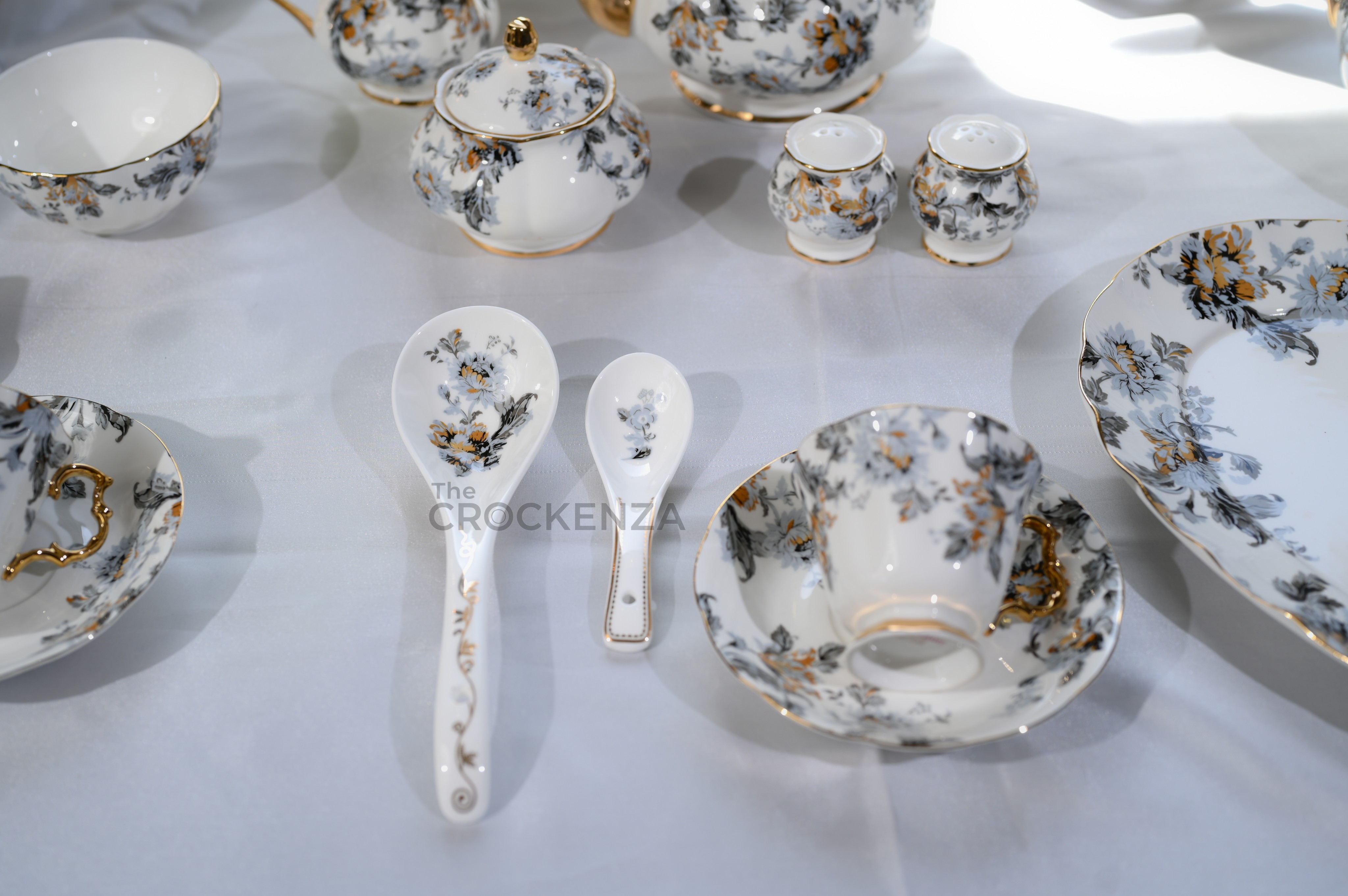Elegant Royal Albert style 75 Pcs Dinner Set - 8 Person Serving