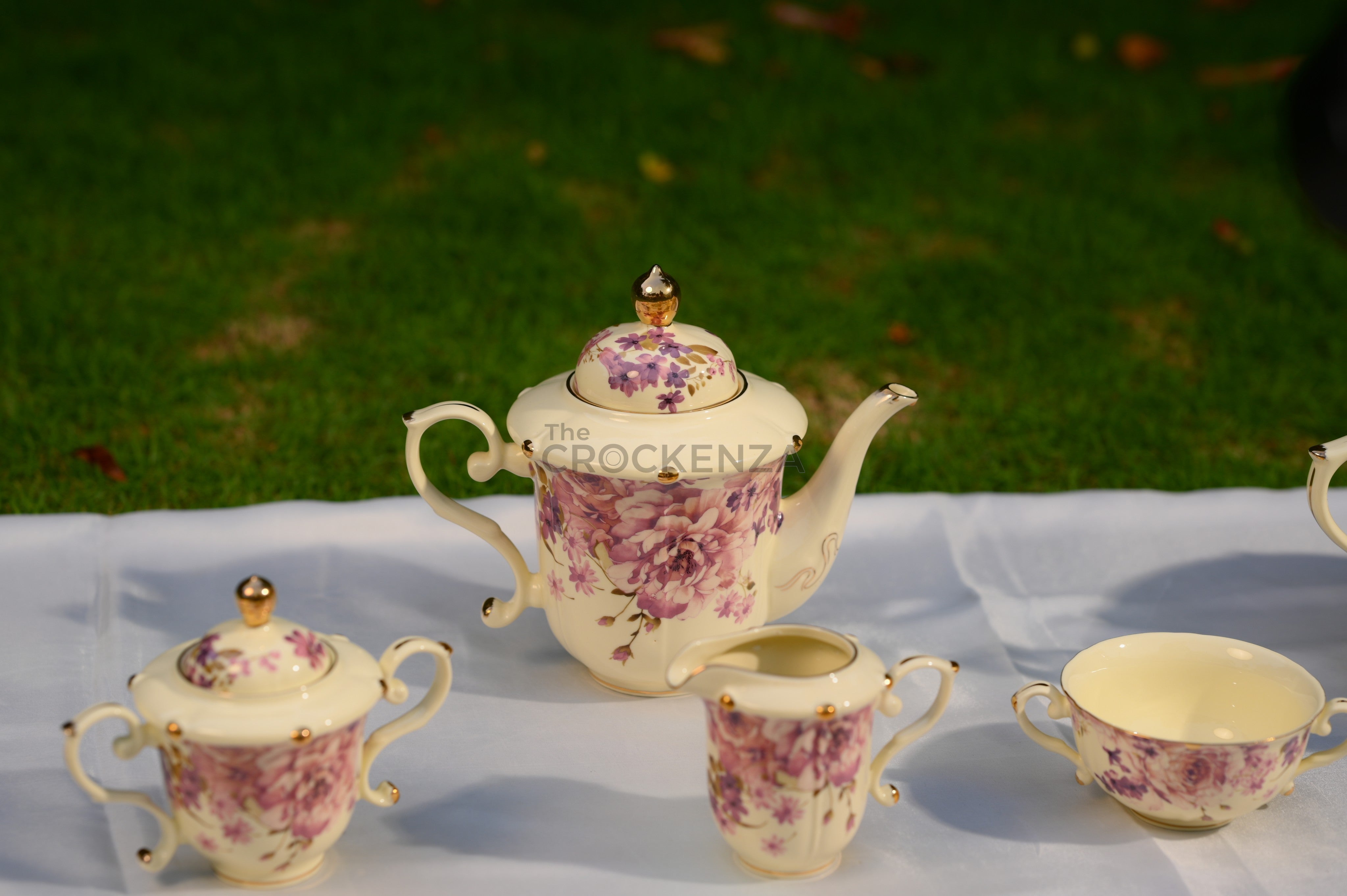 Imported Premium 75 Pcs Dinner Set for 8-persons Serving - Inspired by Royal Albert England