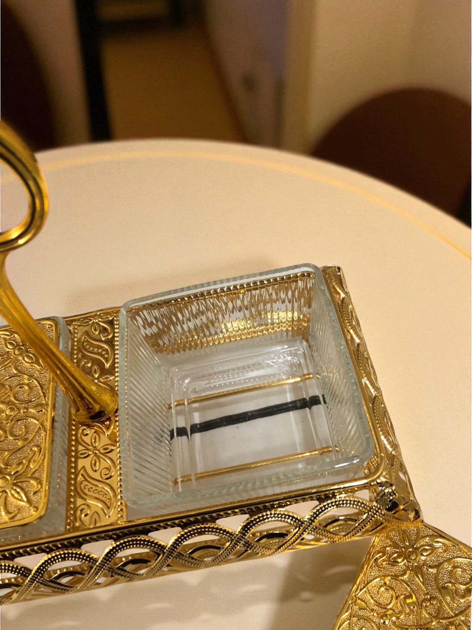 Luxury Gold 2-in-1 Partition Tray with Handle – Decorative Serving Masterpiece