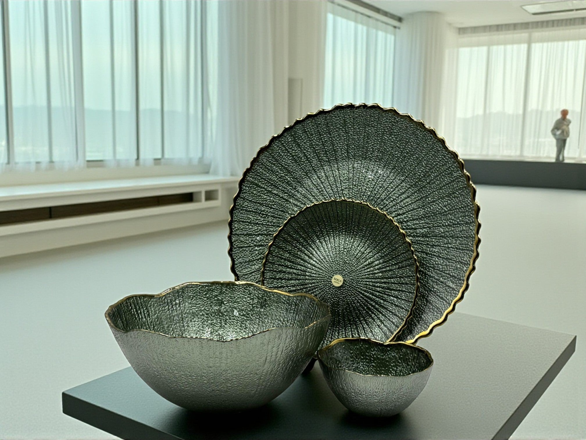 Elegant 14-Piece Textured Fruit & Cake Set – Deep Metallic Green with Gold Accents