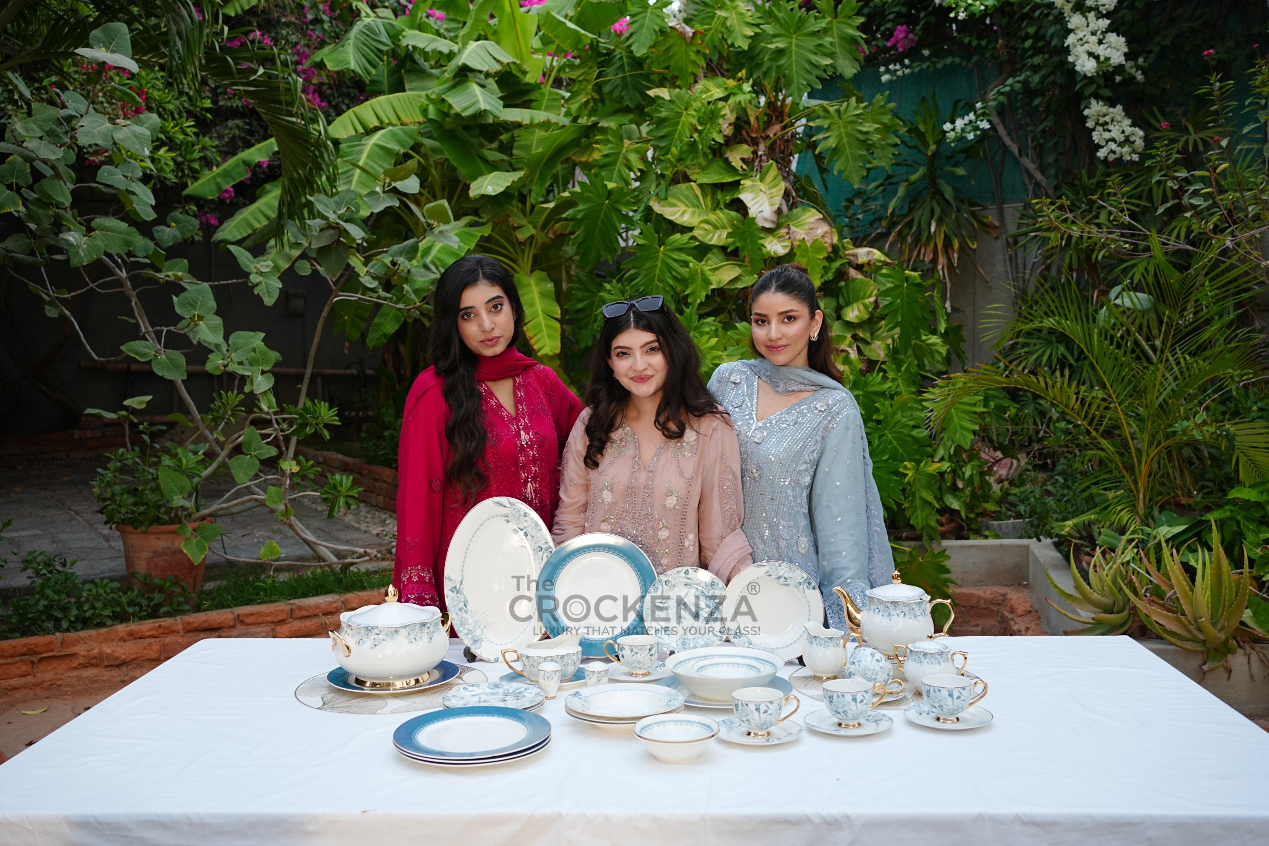 Johnson Bros Inspired Royal Floral Bone China Luxury Dinner Set | 65 & 89 Piece Gold-Gilded Collection